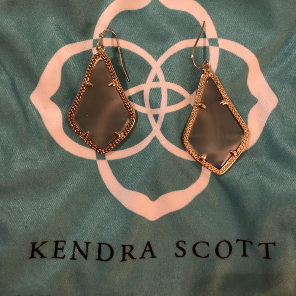 NWOT - Kendra Scott earrings